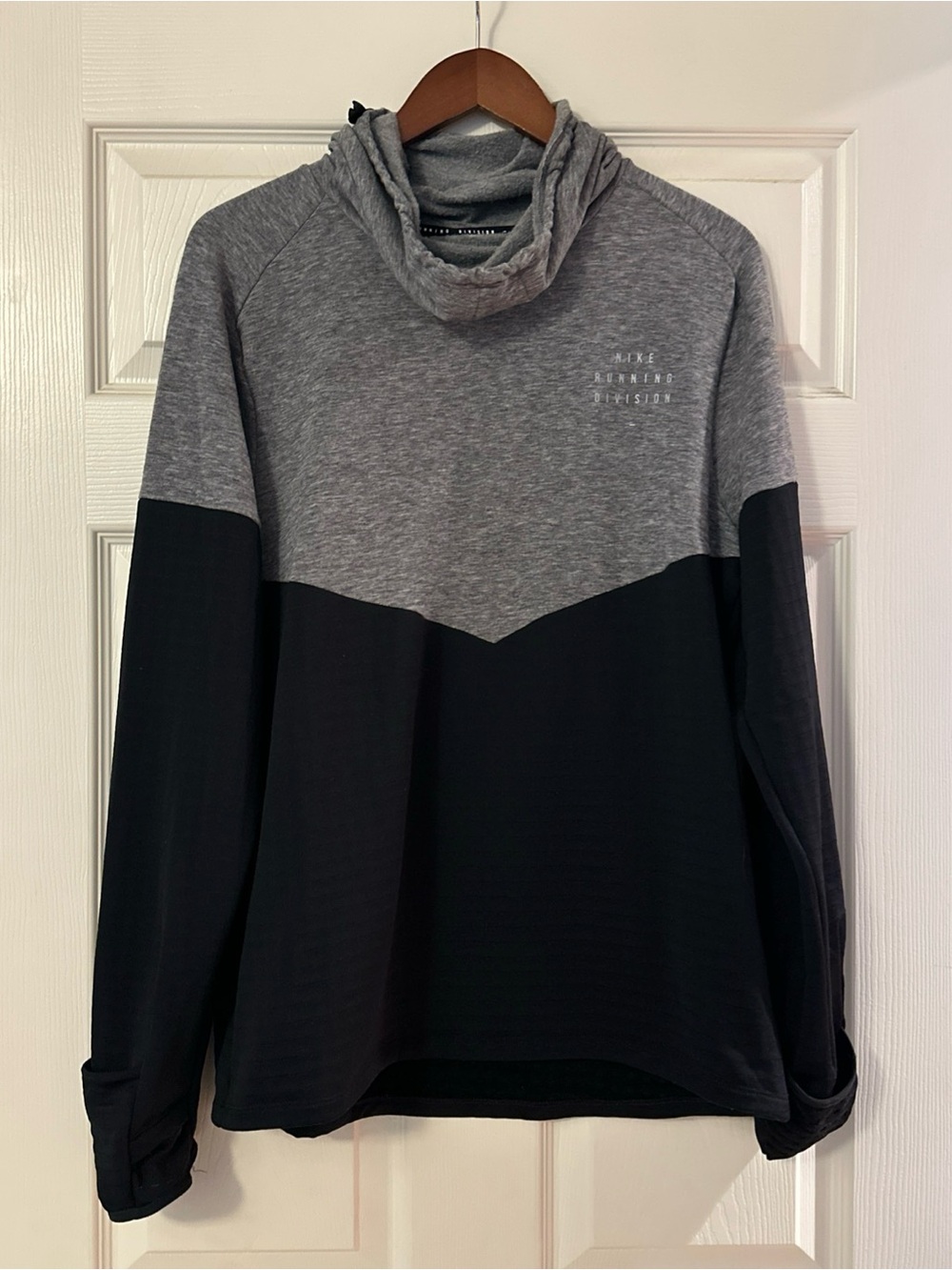 Nike Gray & Black Running Division Pullover